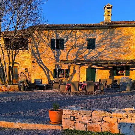 Stancija Negricani Divšići